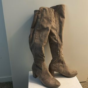 Long womens heal boot. Size 8